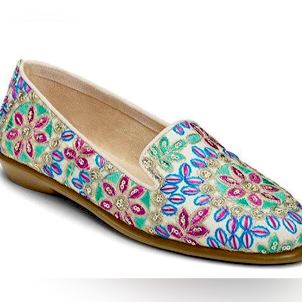 Aerosoles woman’s Butunia white stitch floral embroidered shoes size 10